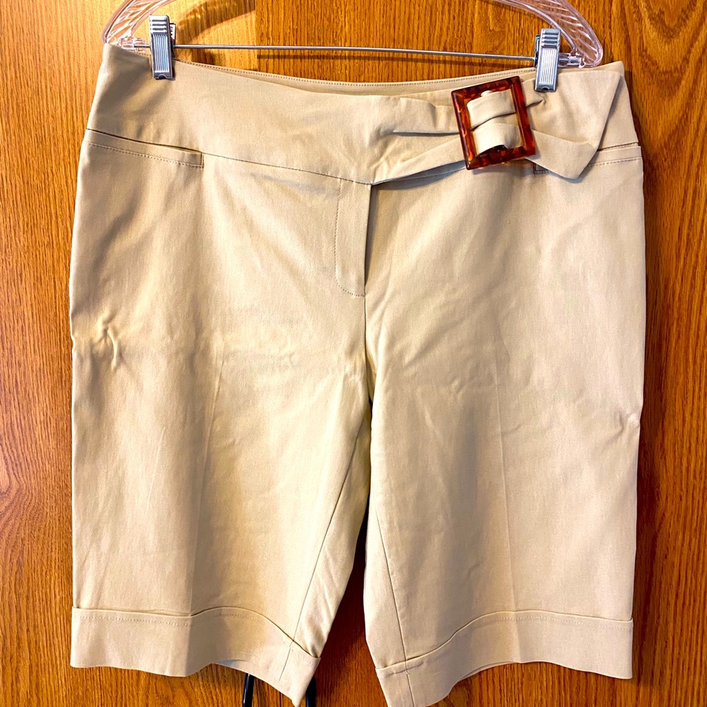Brand new shorts wiith detailed belt accent